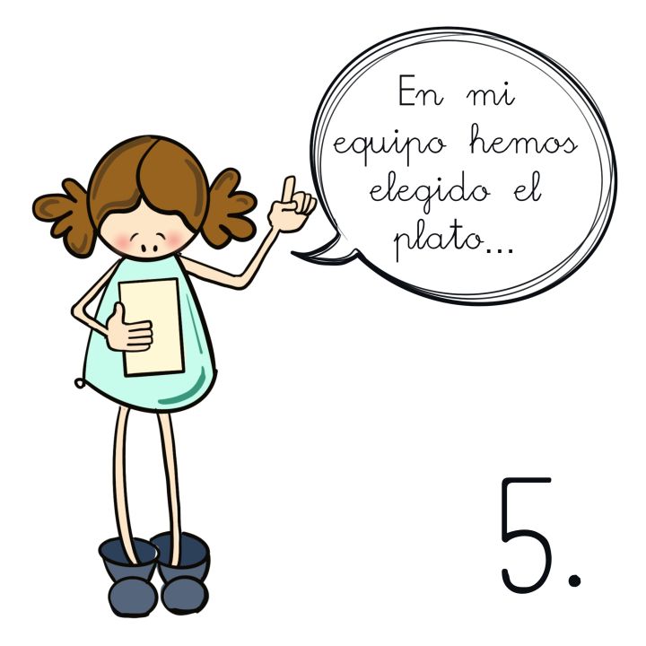 Una persona de pelo castaño, dos coletas y vestido azul sujeta un papel y levanta la mano a modo de representante. Dice la elección del equipo en nombre de los demás.